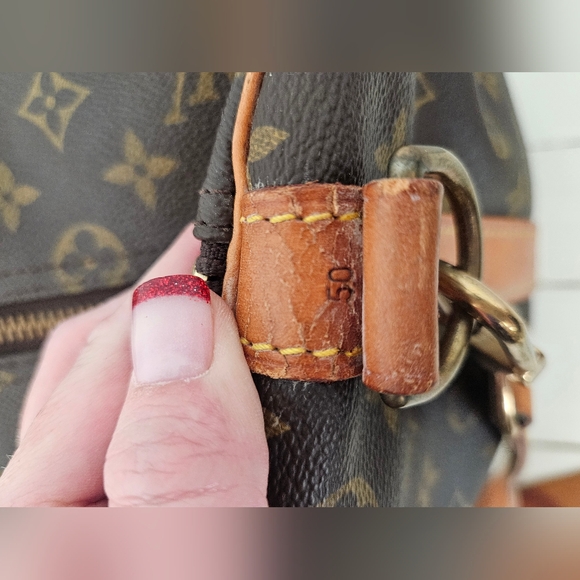 Authentic LOUIS VUITTON Monogram Keepall 50 Bandouliere Duffel Bag - Picture 4 of 16